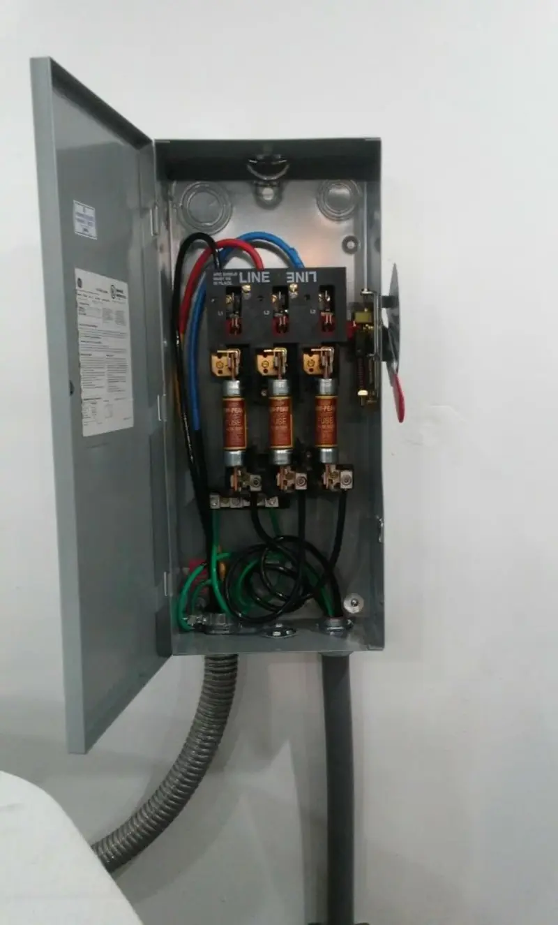 Three-phase disconnect switch installed for Smoke Detector Installation in Lockeford